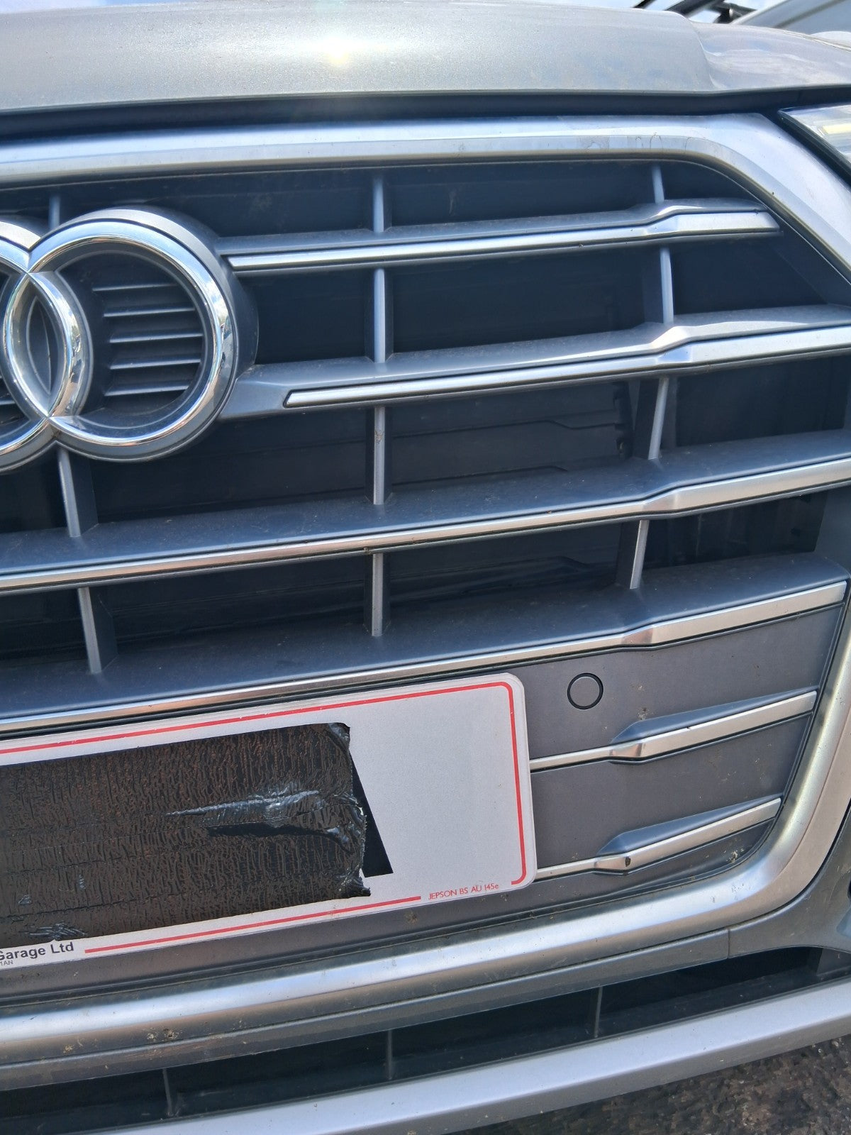 2019 AUDI Q5 FY FRONT BUMPER CENTER GRILL WITHOUT PDC SENSOR