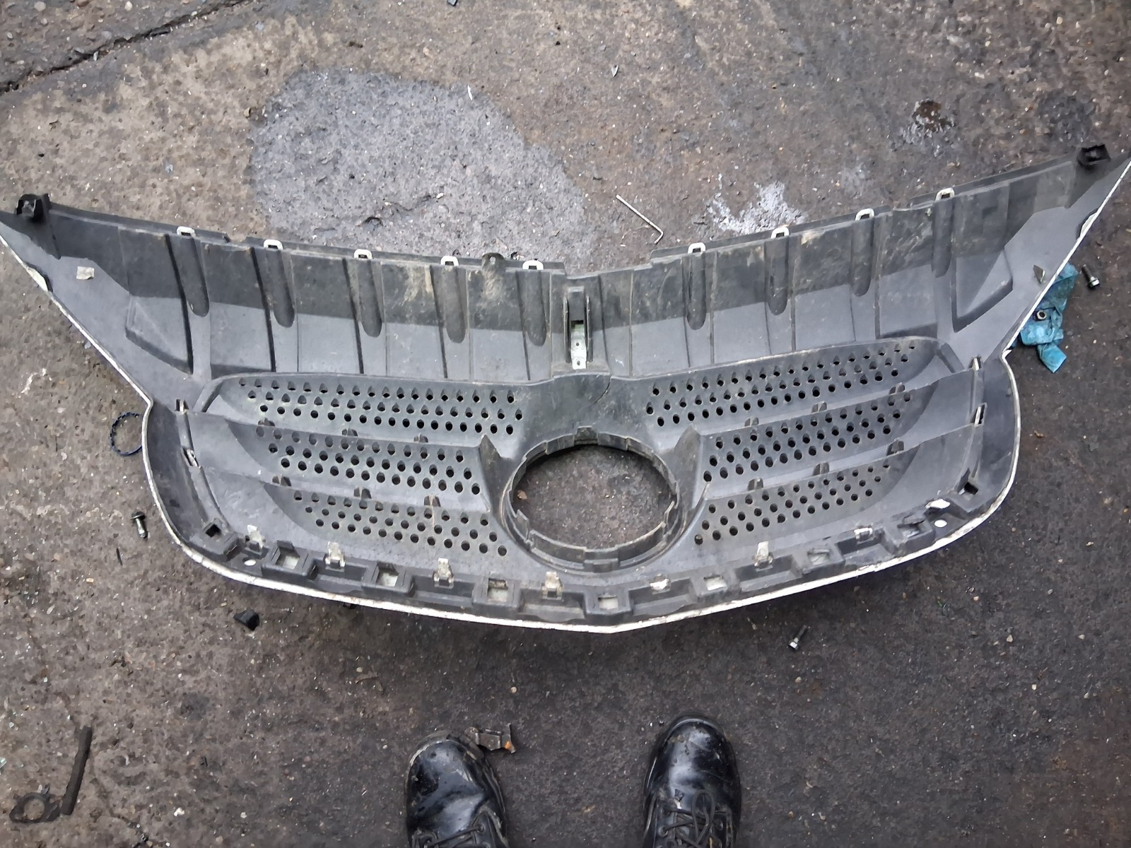 2015 MERCEDES CITAN FRONT BUMPER GRILL GRILLE WHITE 1202901X