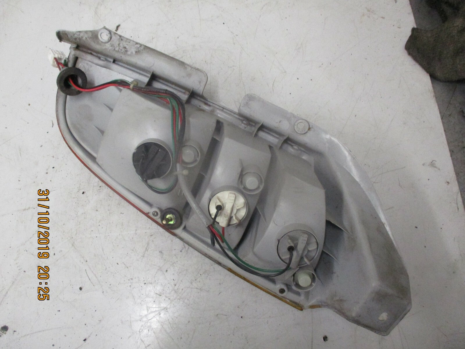 HYUNDAI AMICA 2000 NSR PASSENGER SIDE REAR BRAKE TAIL LIGHT CLUSTER 92401051