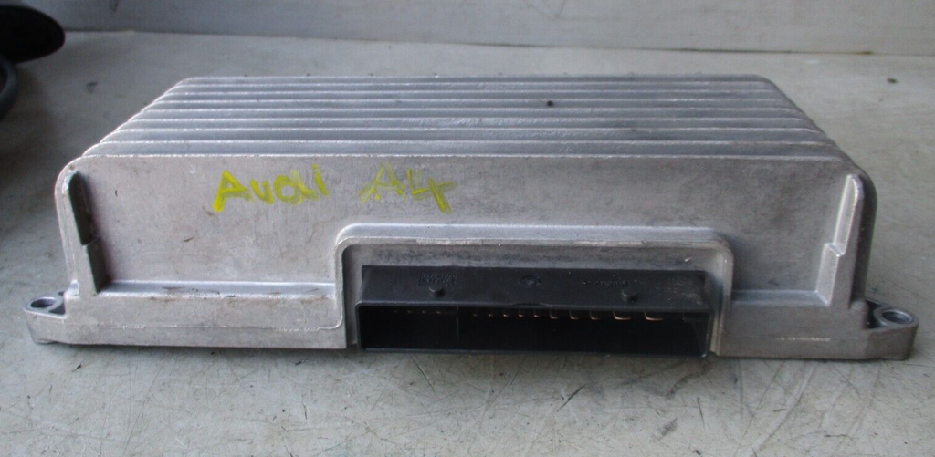 AUDI A4 STERO AUDIO AMPLIFIER UNIT MODULE 8T0035223AB