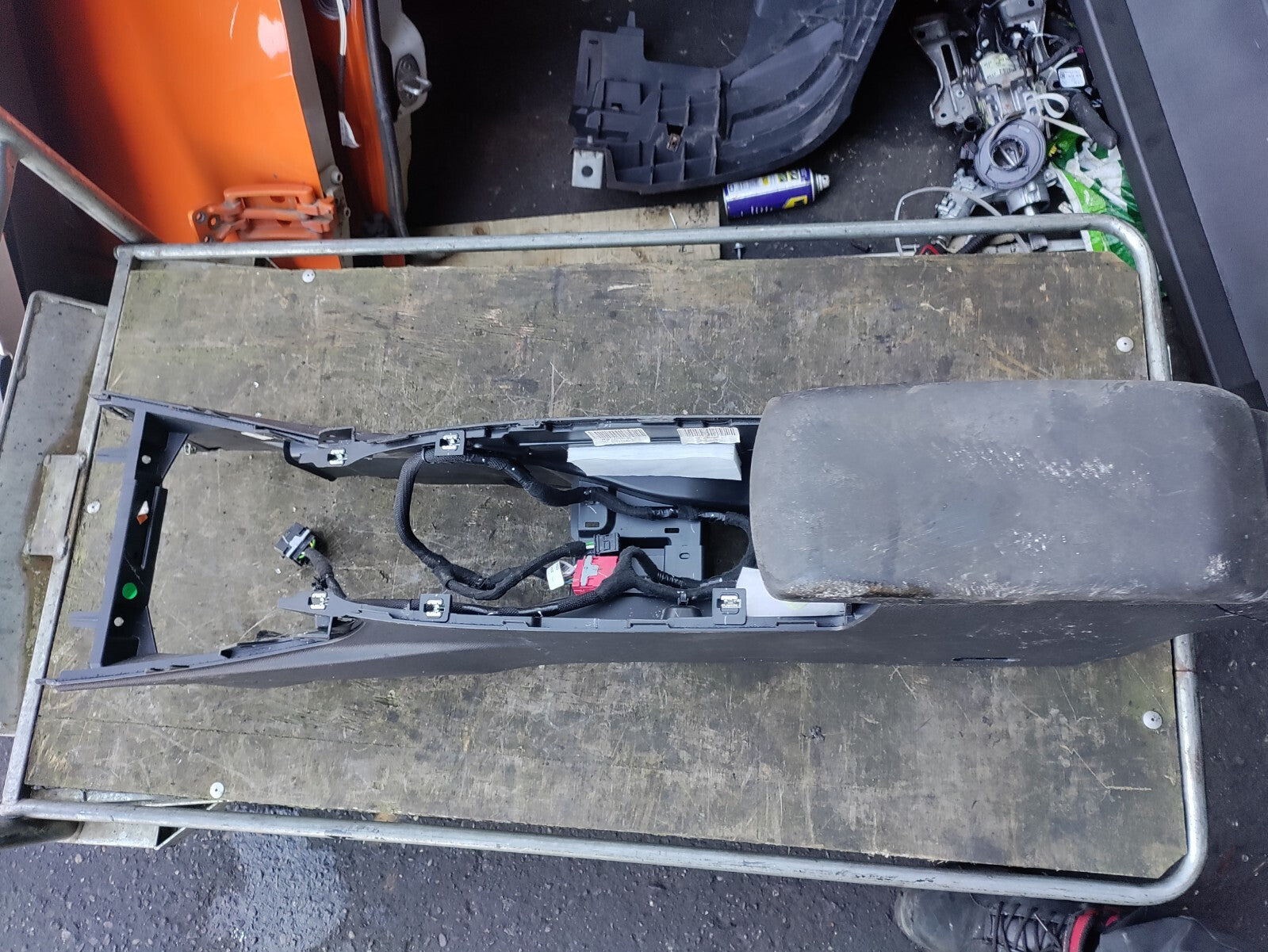 2019 CITROEN C4 CENTRE CONSOLE WITH LEATHER ARMREST VENTS