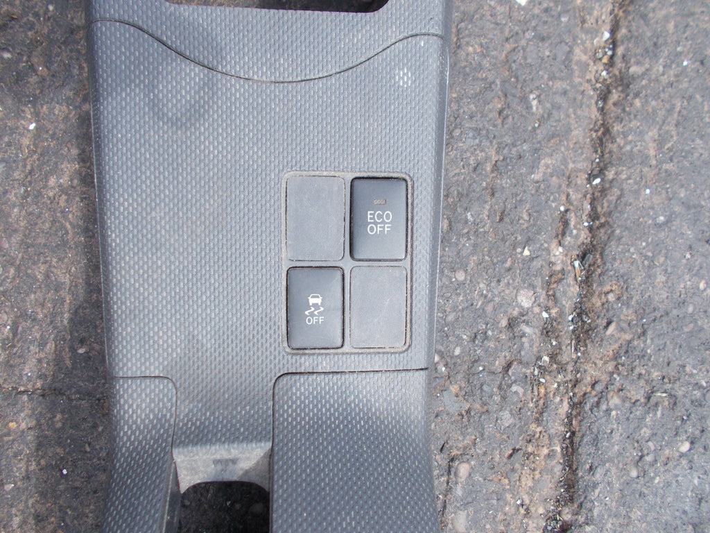TOYOTA URBAN CRUISER 2016 CENTRE CONSOLE & CUPHOLDERS 5890152050/ 5881152020