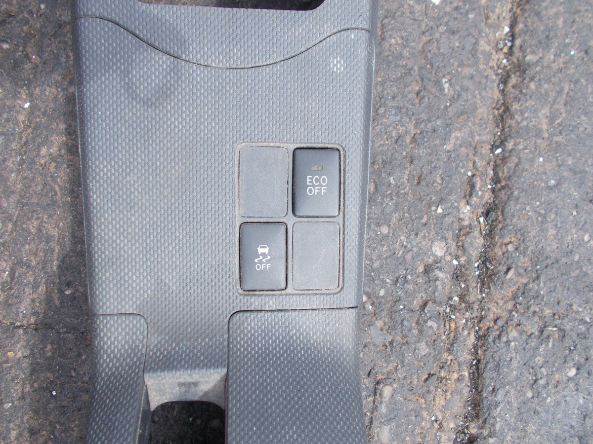TOYOTA URBAN CRUISER 2016 CENTRE CONSOLE & CUPHOLDERS 5890152050/ 5881152020