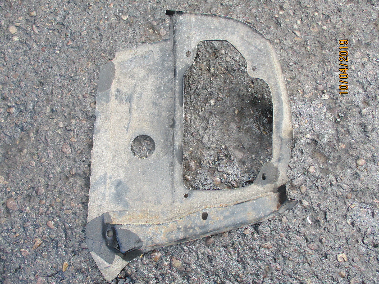 FORD MONDEO MK1 GENUINE N.O.S 1992 - 1996 OSR DRIVER SIDE REAR LIGHT MOUNT PANEL