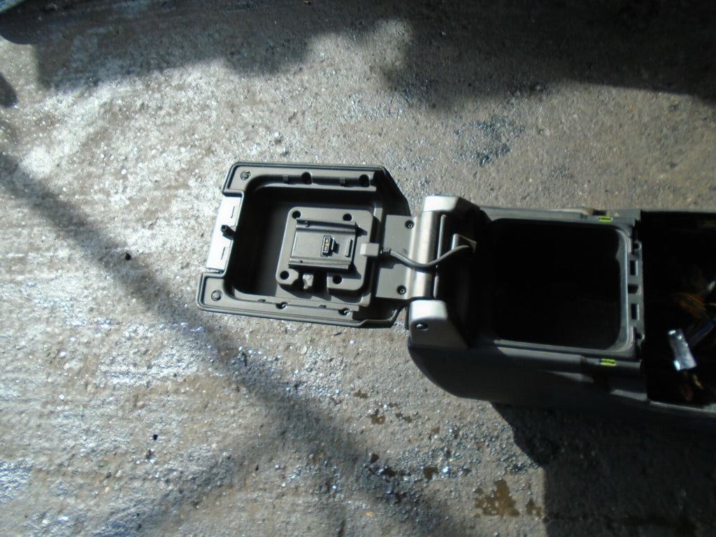 RANGE ROVER 2005 CENTRE CONSOLE WITH ARMREST