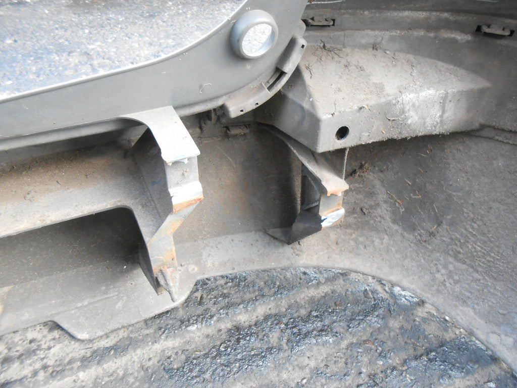 MAZDA PREMACY 1999 COMPLETE REAR BUMPER GREEN
