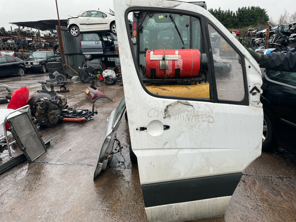 MERCEDES SPRINTER W906 2013 MK2 OSF DRIVER SIDE FRONT DOOR WHITE