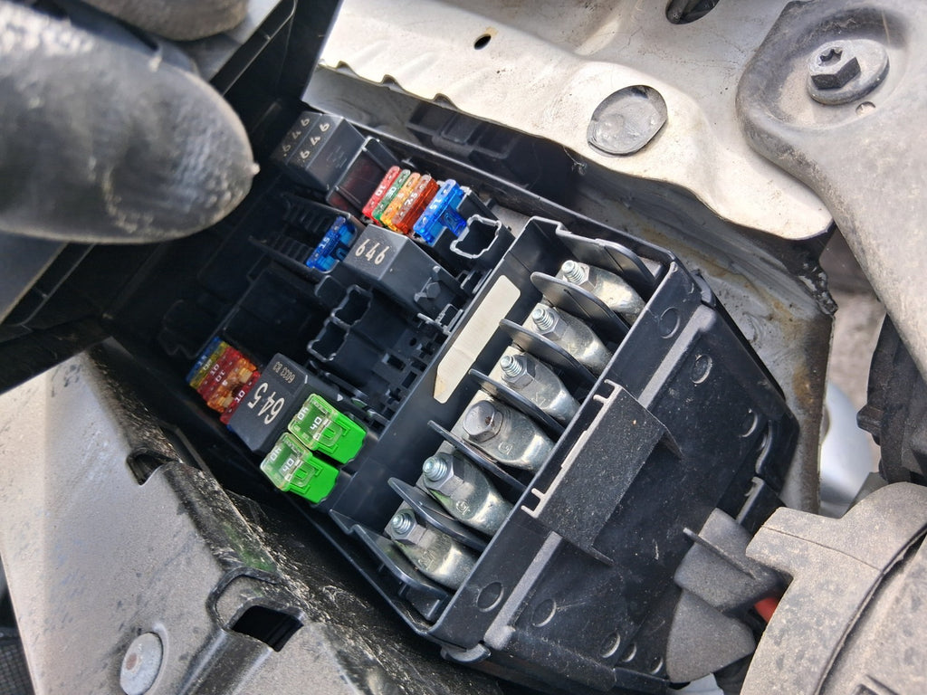 2016 VOLKSWAGEN GOLF MK7 1.0 PETROL FUSE BOX RELAY BOX