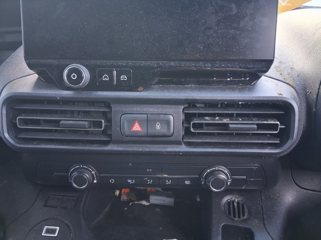 2024 CITROEN BERLINGO MK3 K9 FRONT BOTH AIR VENT CENTER AIR VENTS HAZARD SWITCH