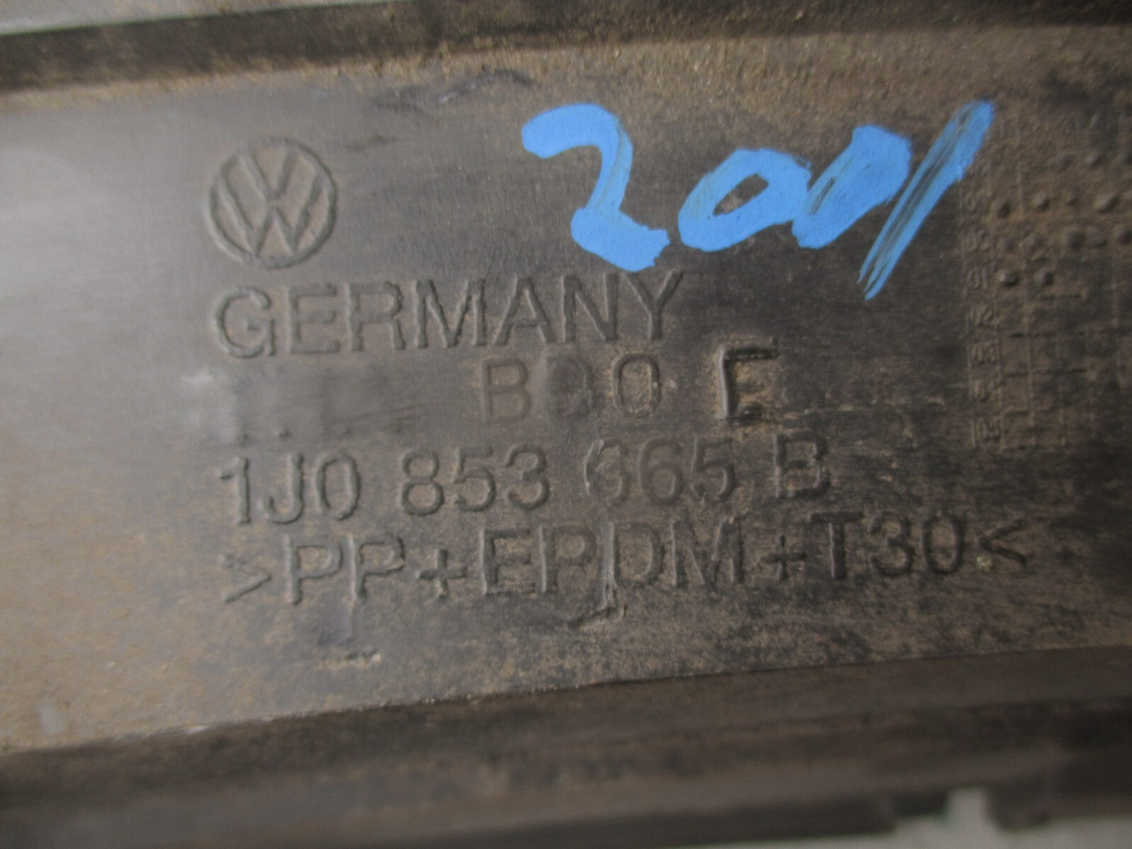 2001 VOLKSWAGEN GOLF MK4 NSF PASSENGER FRONT BUMPER FOG GRILL 1J0853665B