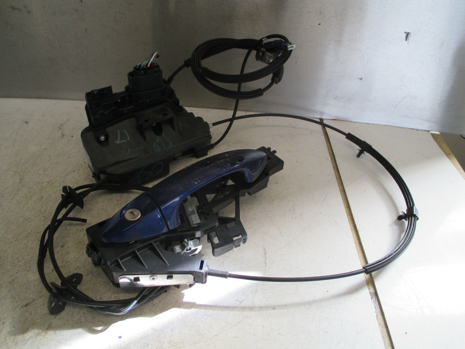 FORD B MAX 2017 OSF DRIVER SIDE FRONT DOOR LOCK MECHANISM AV11R219A64DH