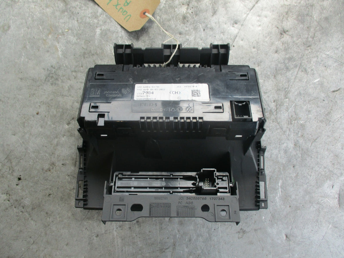 VAUXHALL ASTRA J CENTRAL DIGITAL DISPLAY SCREEN & HAZARD SWITCH 13267984