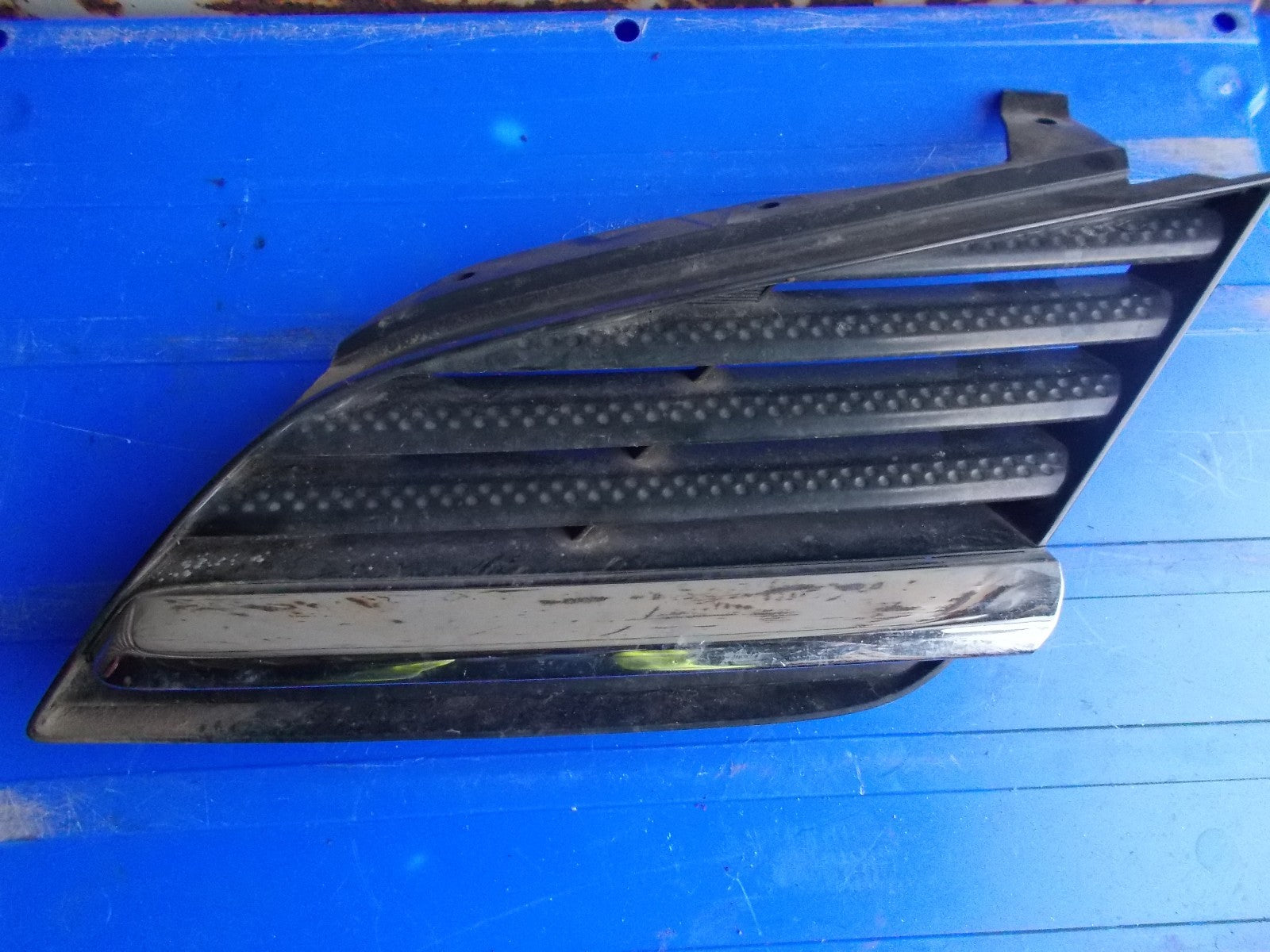 2006 NISSAN PRIMERA NS PASSENGER SIDE FRONT BUMPER GRILLE 62330AU300