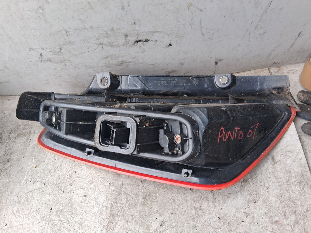 2007 FIAT GRANDE PUNTO OSR DRIVER SIDE REAR RIGHT TAIL LIGHT 51701589