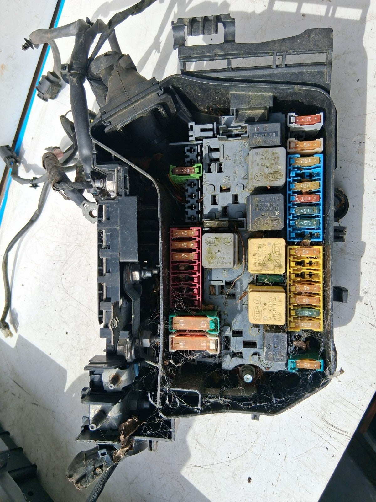 MERCEDES BENZ CLA 2016 C117 2.1 DIESEL RELAY FUSE BOX ASSEMBLY