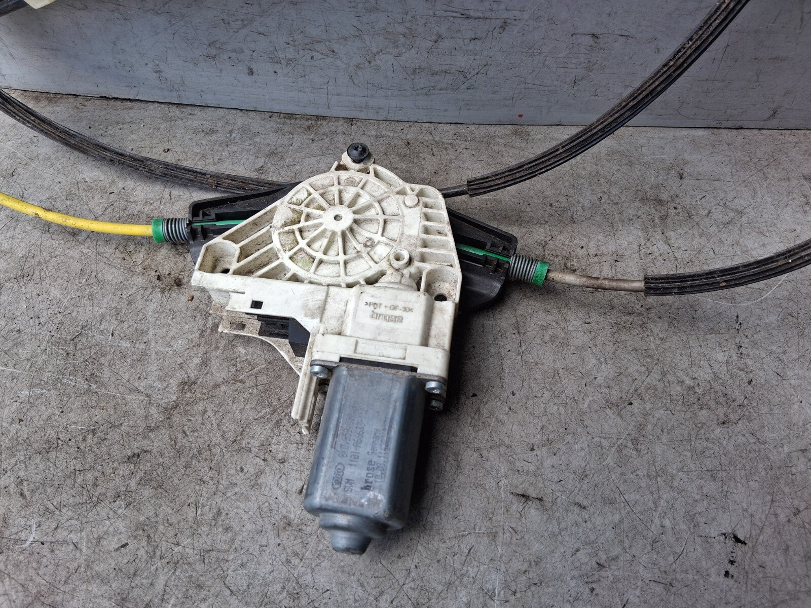 2011 AUDI A4 CENTRE OSF DRIVER SIDE FRONT WINDOW MOTOR & REGULATOR 8K0959802R