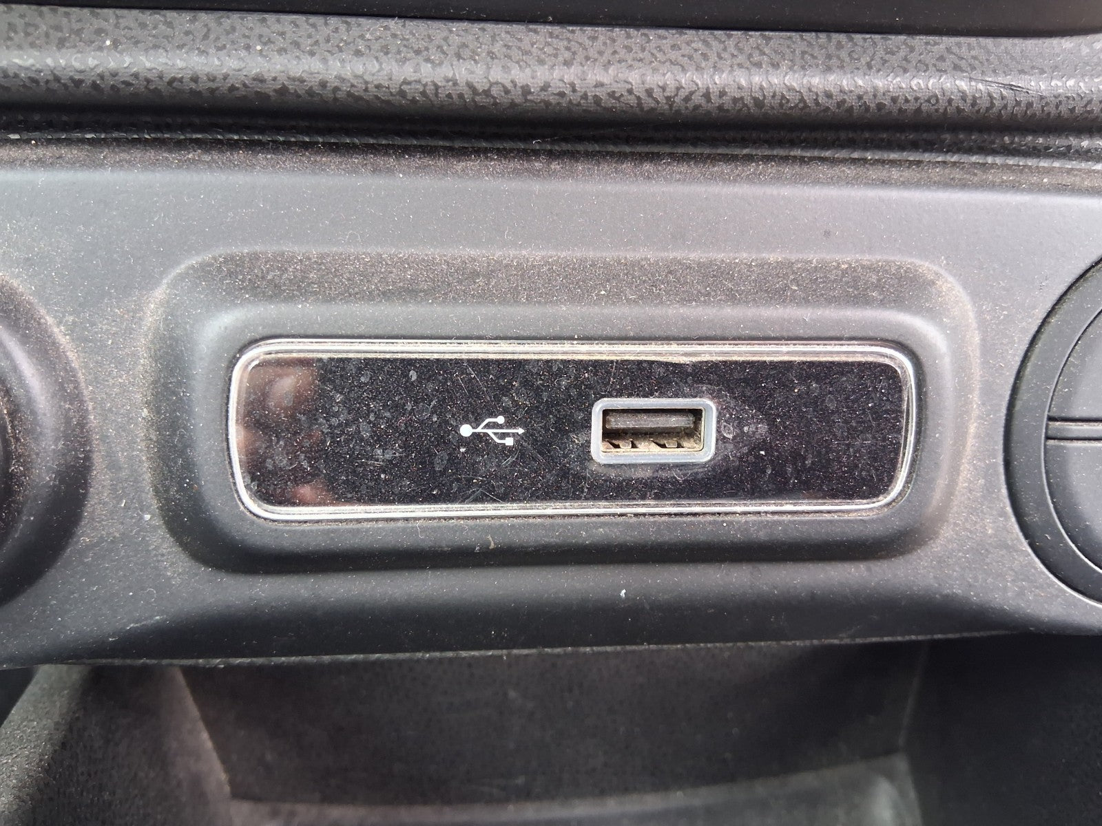 2019 FIAT 500L HATCH USB PORT SOCKET