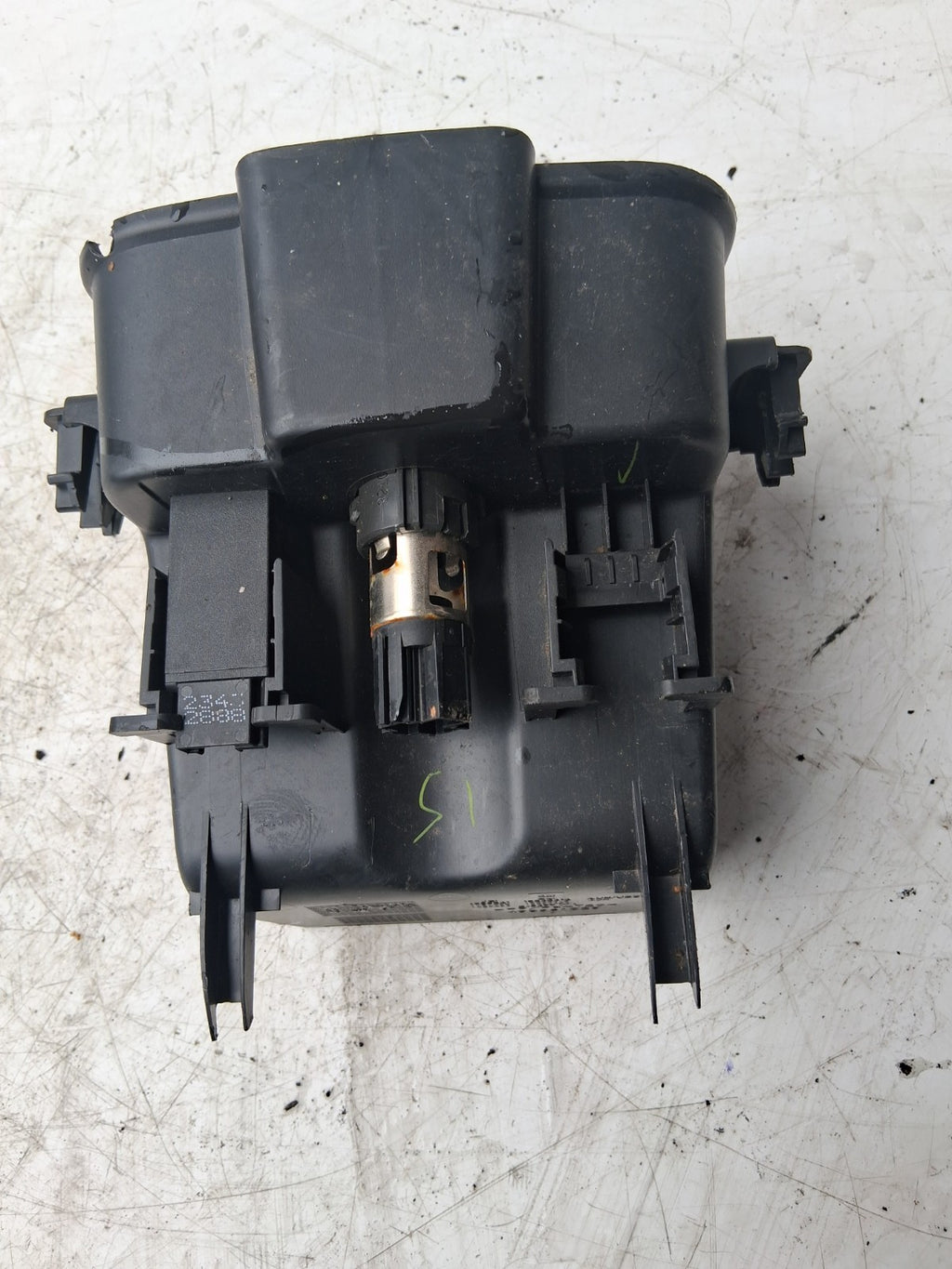 2013 VAUXHALL ASTRA J CENTRE CONSOLE 12V AUX PORT TRIM PANEL 498951029