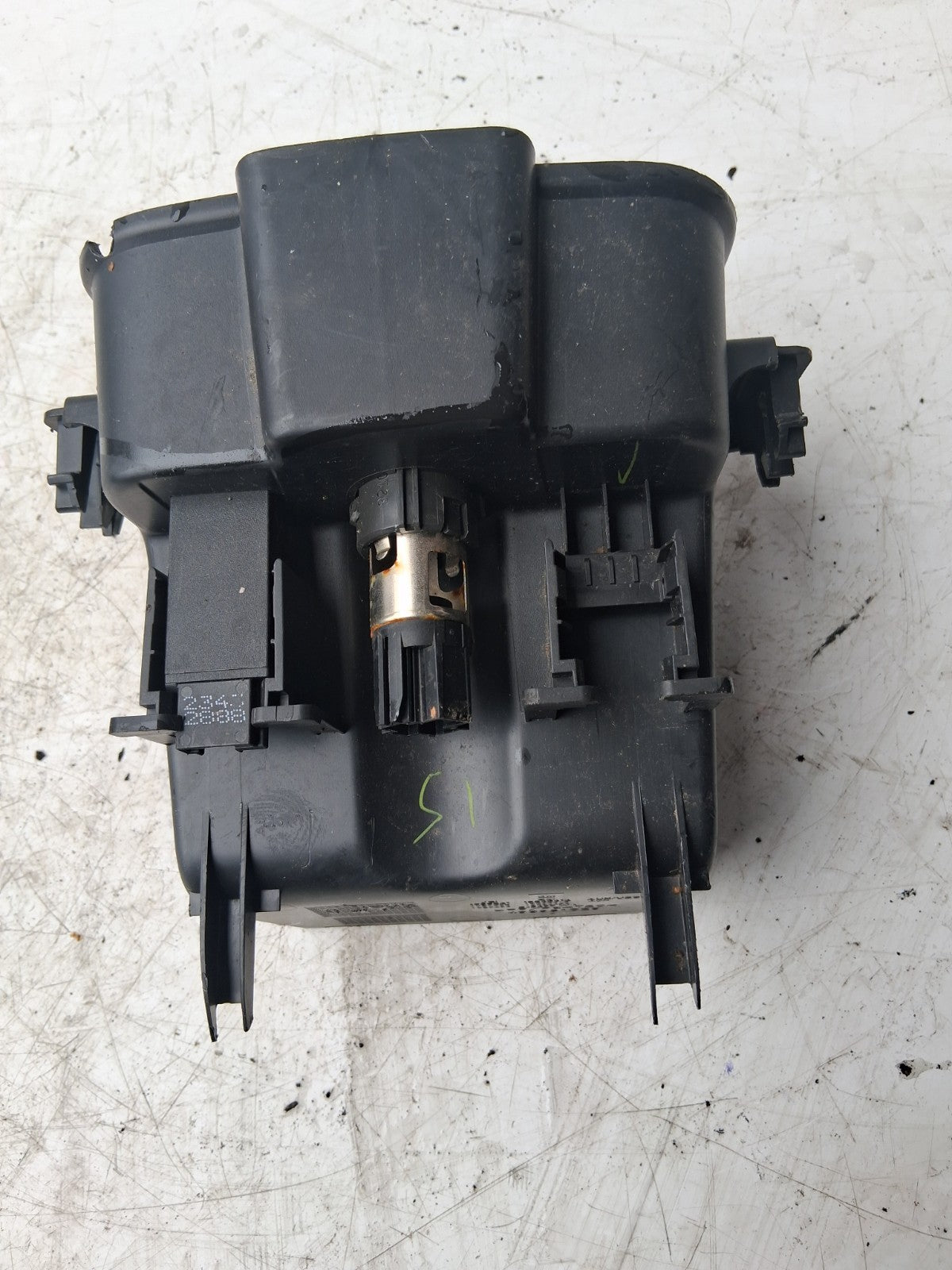 2013 VAUXHALL ASTRA J CENTRE CONSOLE 12V AUX PORT TRIM PANEL 498951029