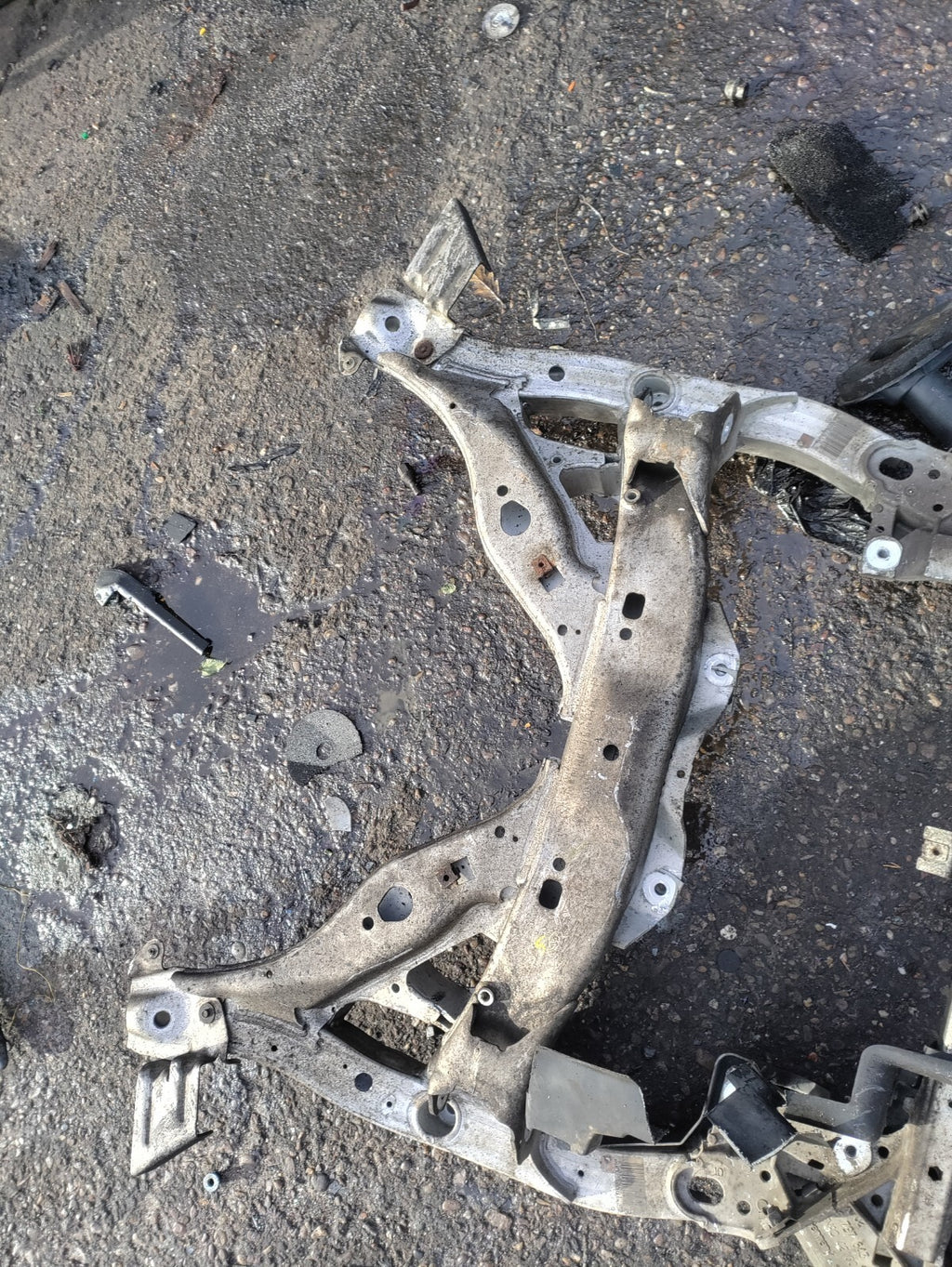 2012 BMW 5 SERIES F10 2.0 DIESEL FRONT ENGINE SUBFRAME AXLE CARRIER 6797643