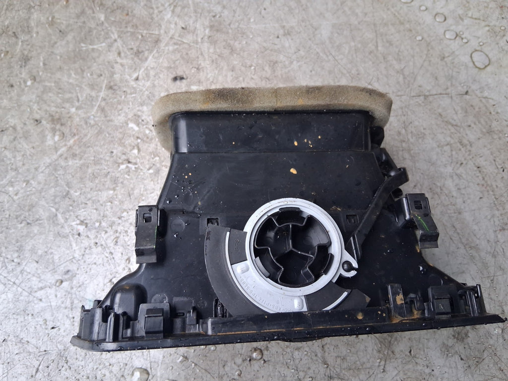 VW VOLKSWAGEN TIGUAN MK2 NSF PASSENGER SIDE FRONT LEFT AIR VENT 5NC819709