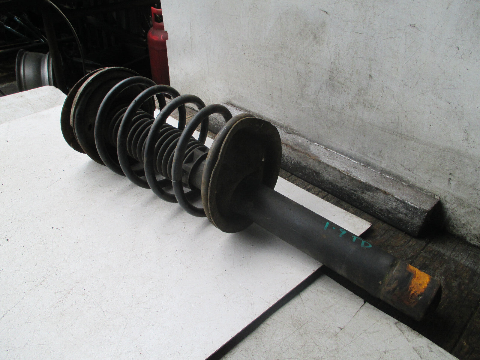 PEUGEOT 405 1997 1.9 TDI DIESEL NSF PASSENGER SIDE FRONT SHOCK COIL SPRING