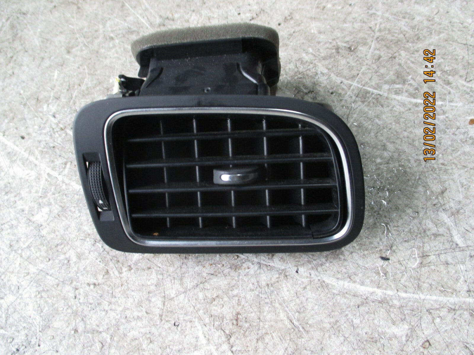 VOLKSWAGEN POLO 2017 MK6 AW OSF FRONT DRIVER SIDE AIR VENT 6C0819704