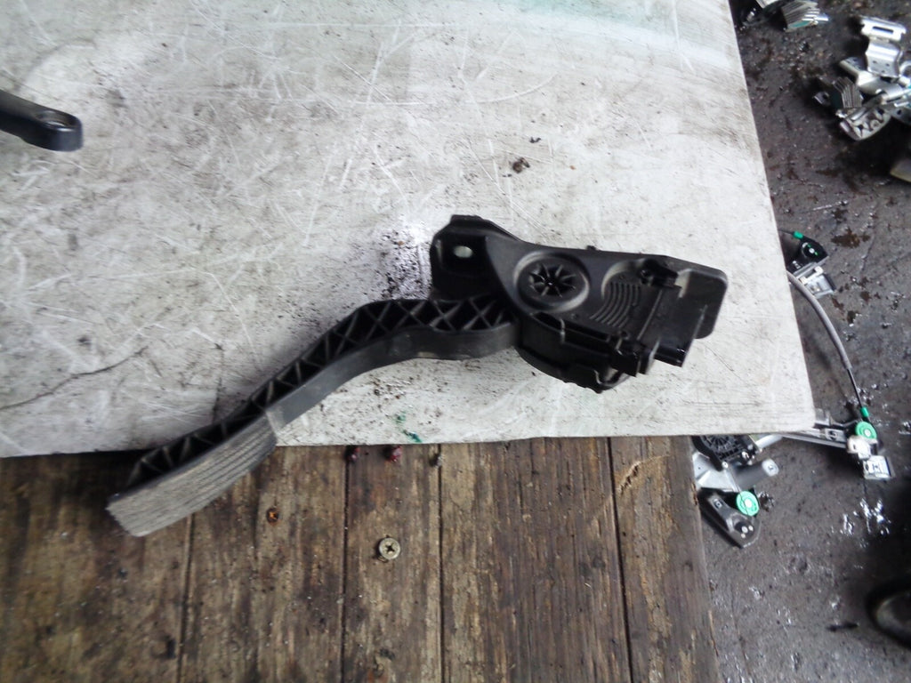 MITSUBISHI MIRAGE 2015 1.2 PETROL THROTTLE ACCELERATOR GAS PEDAL 1600A092