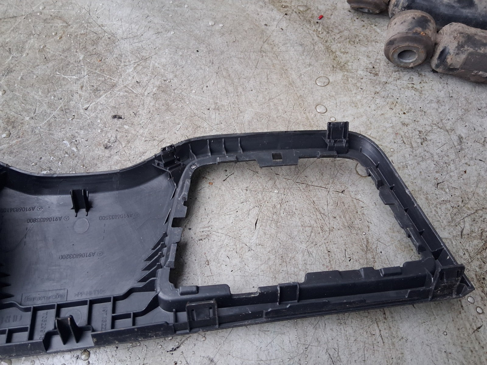 2021 MERCEDES SPRINTER W907 GEAR SHIFT SURROUND TRIM A9106833800