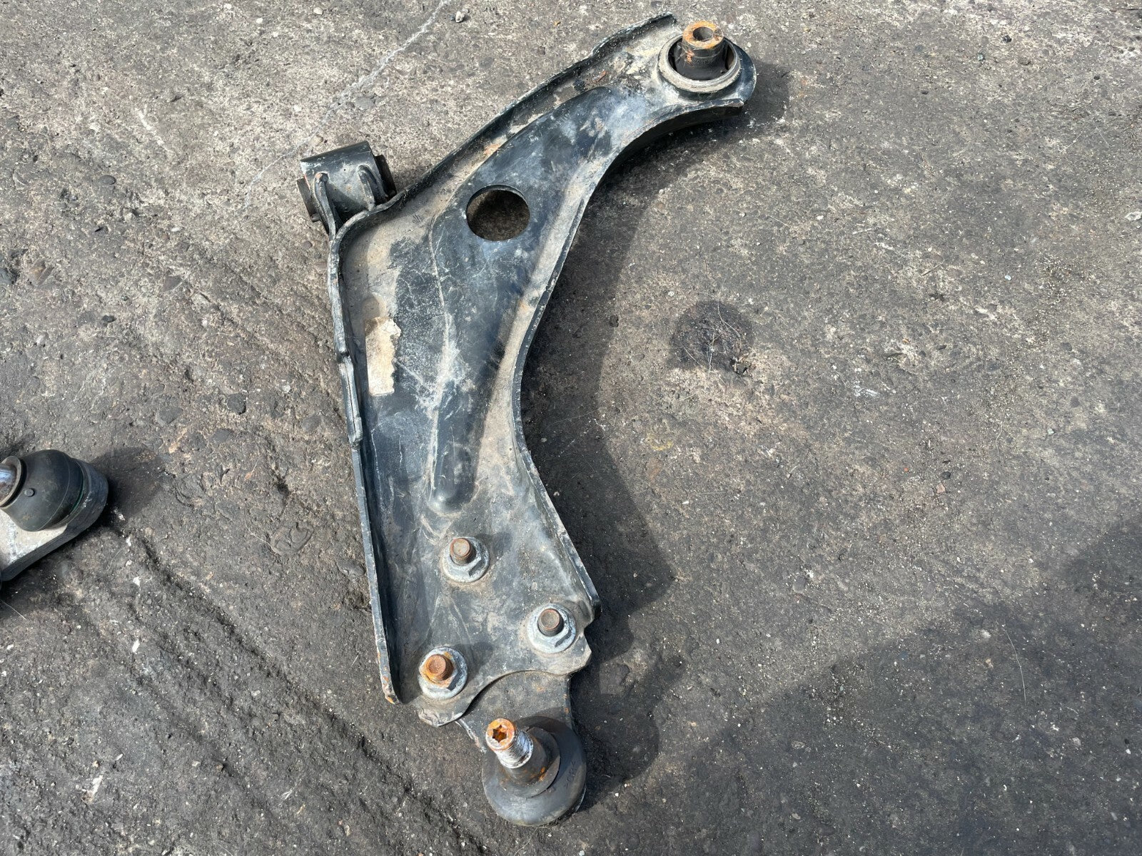 CITROEN C4 SPACETOURER 2019 1.5 DIESEL NSF PASSENGER SIDE FRONT WISHBONE ARM
