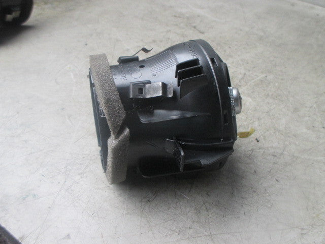 2018 AUDI A1  8X DRIVER SUDE AIR VENT 8X2820951