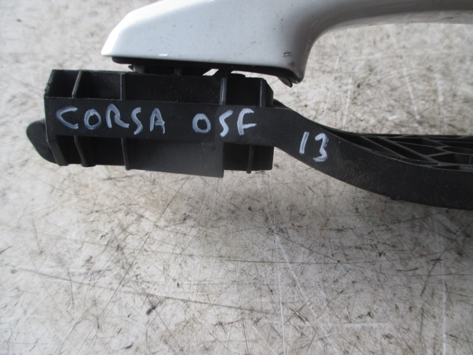 VAUXHALL CORSA D 2013 OSF DRIVER SIDE FRONT WHITE DOOR HANDLE