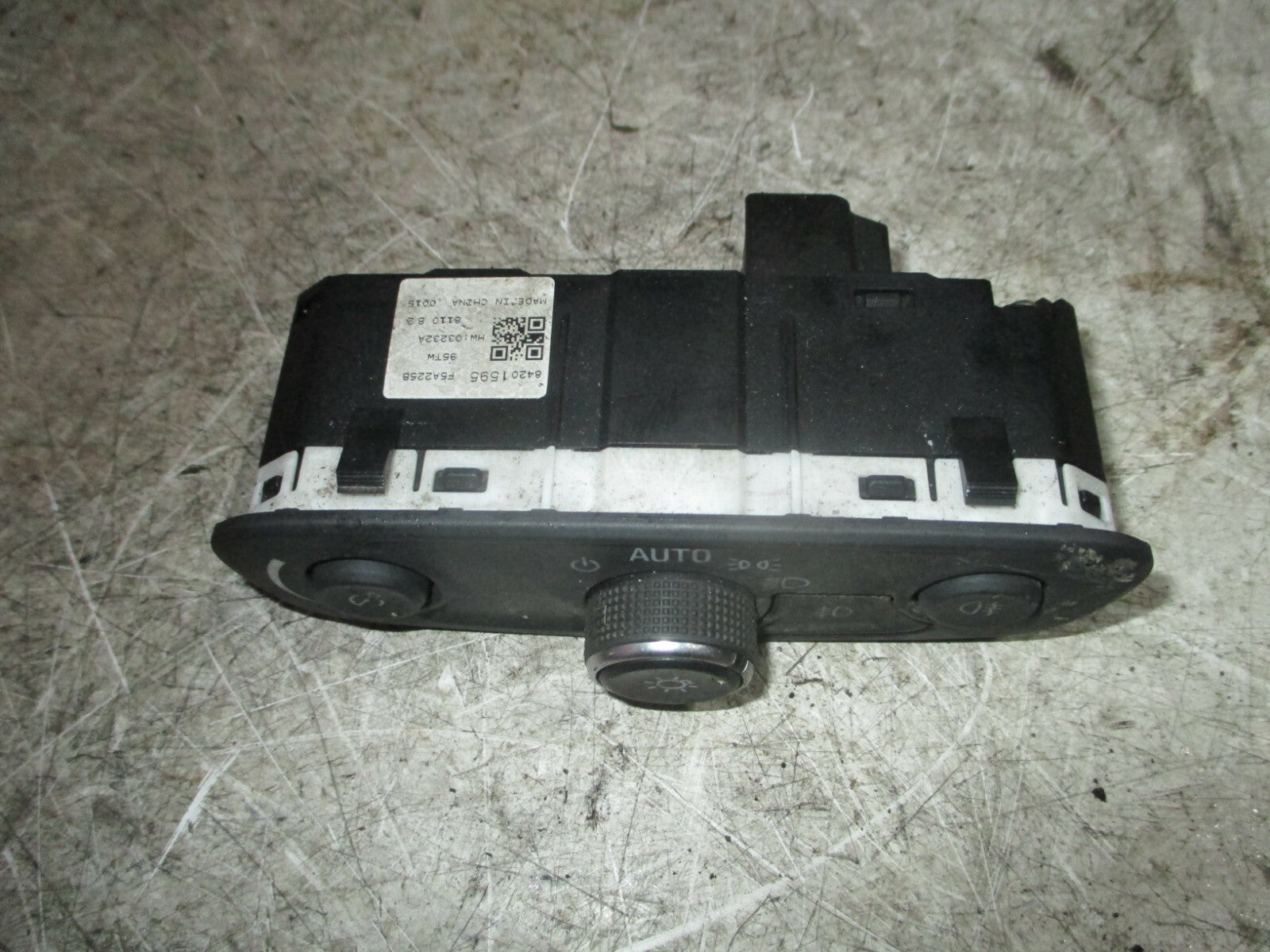 2018 VAUXHALL MOKKA X HEADLIGHT CONTROL SWITCH 84201595