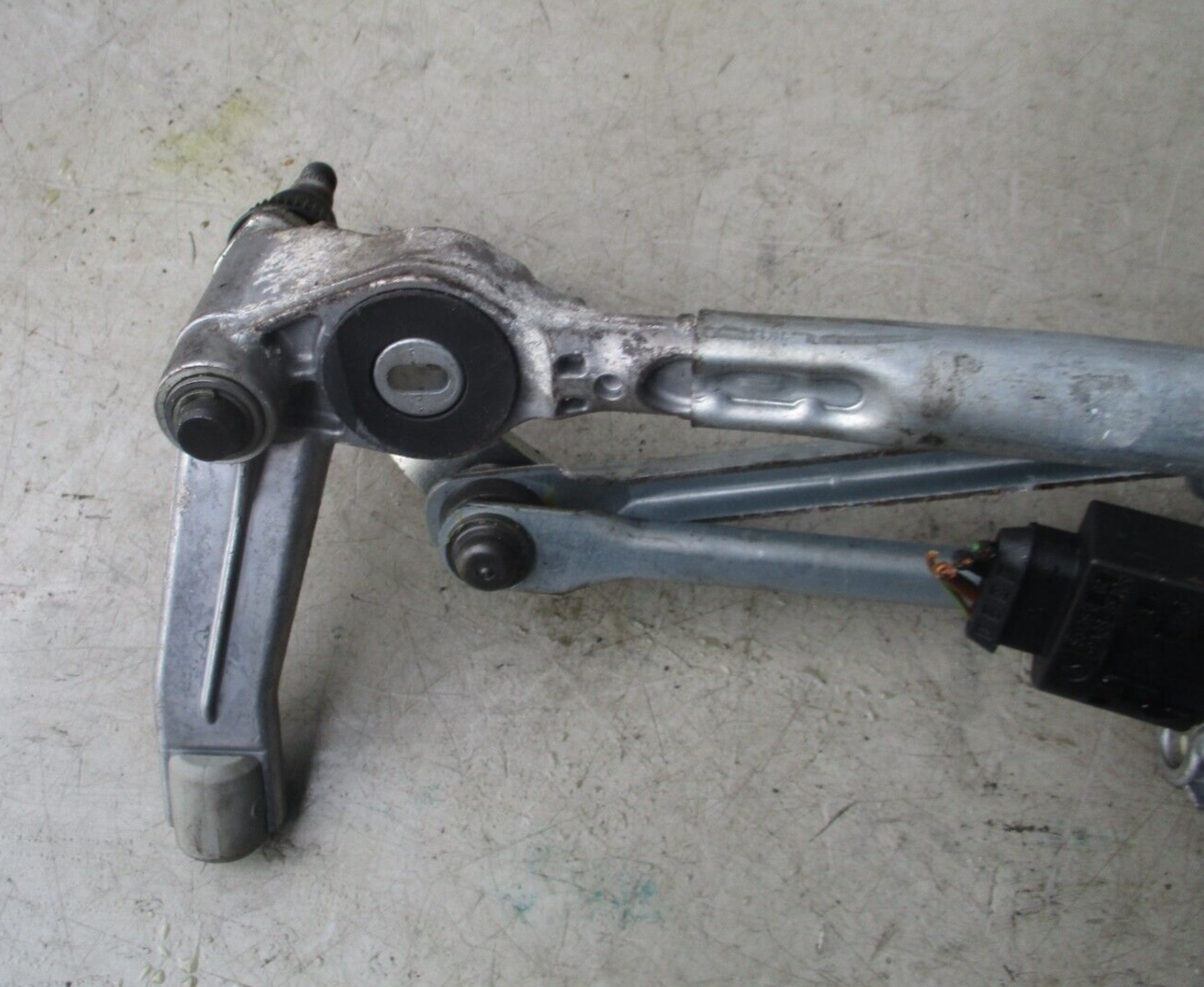 BMW 3 SERIES E90 2007 FRONT SIDE WIPER MOTOR LINKAGE 697864-01