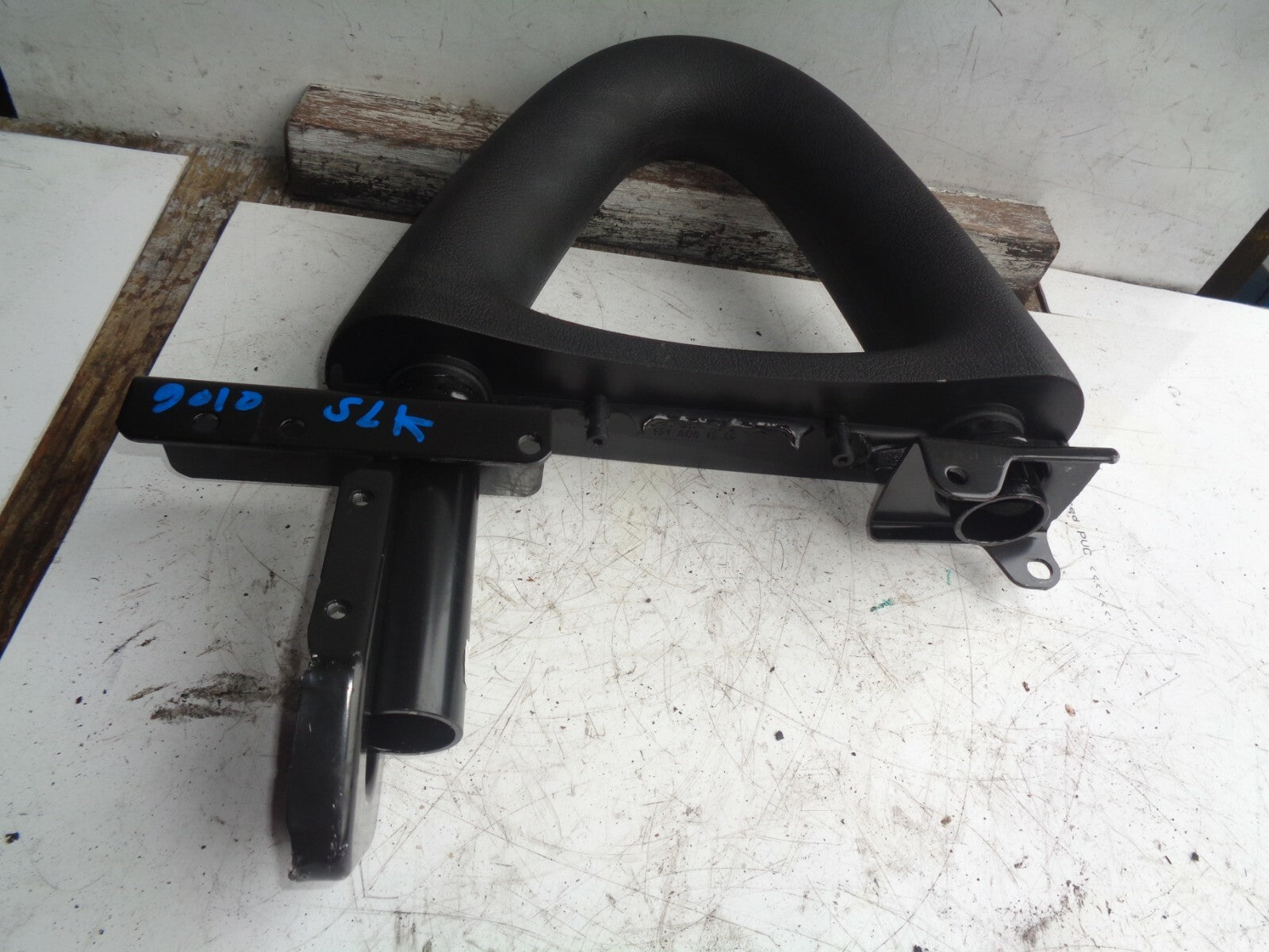 MERCEDES BENZ SLK 2010 CONVERTIBLE PAIR OF HEAD REST ROLL OVER BAR a1718601332