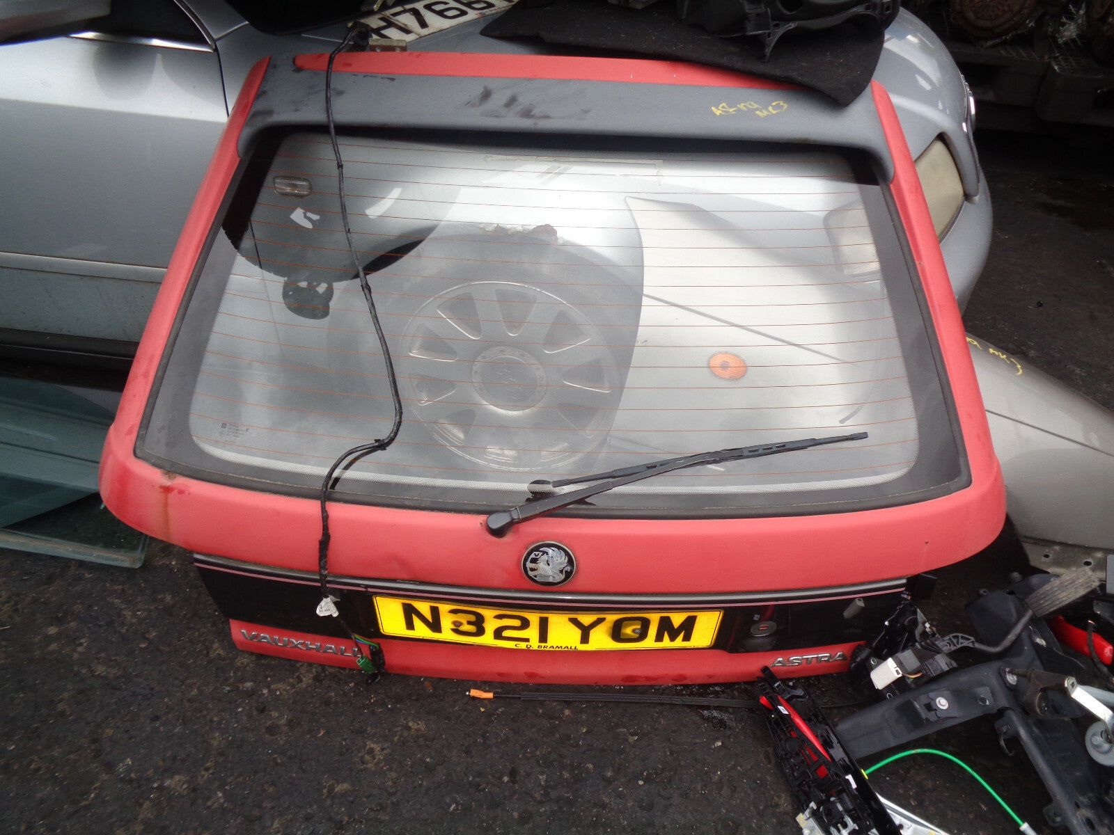 VAUXHALL ASTRA F MK3 1996 REAR COMPLETE BOOTLID TAILGATE SILVER RED