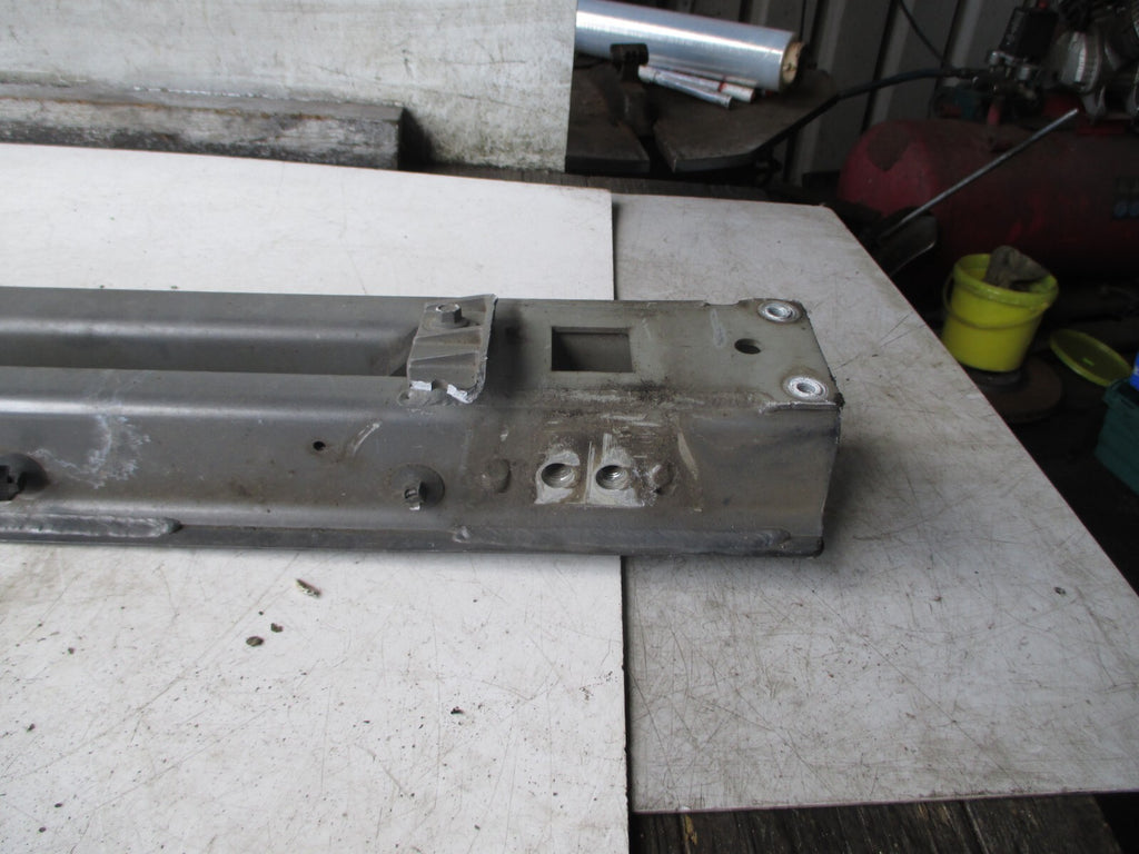 JAGUAR XE 2017 FRONT MAIN REINFORCEMENT CRASH BUMPER METAL BAR BEAM