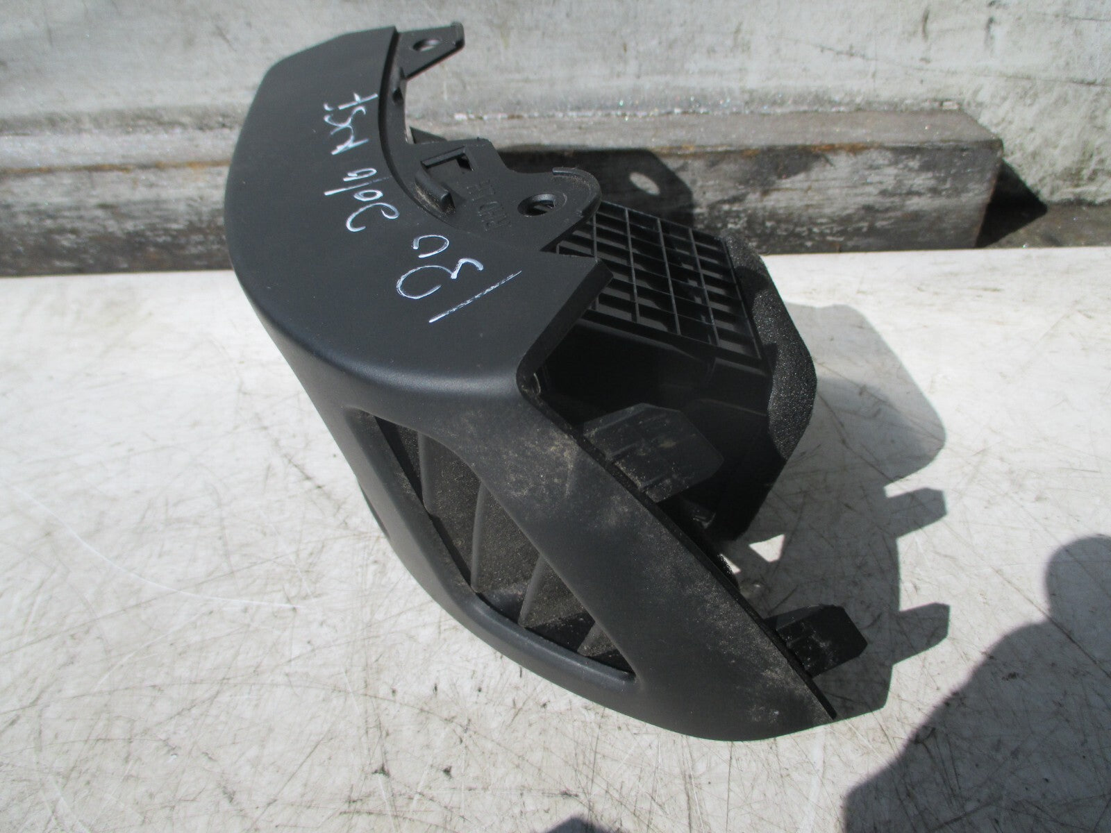 HYUNDAI I30 NSF PASSENGER SIDE FRONT AIR VENT 974802R000