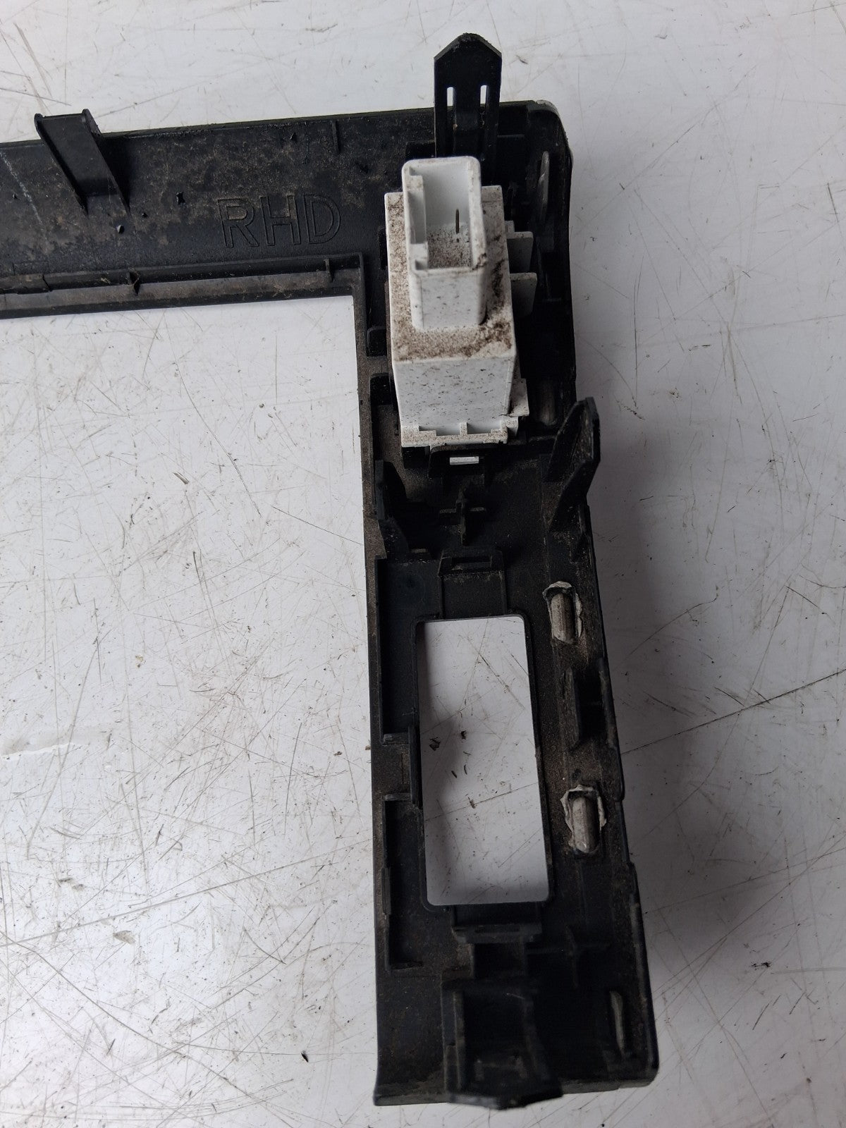 TOYOTA ESTIMA MK3 2013 DASH HAZARD SWITCH PANEL / CENTRE CONSOLE TRIM 5542028330