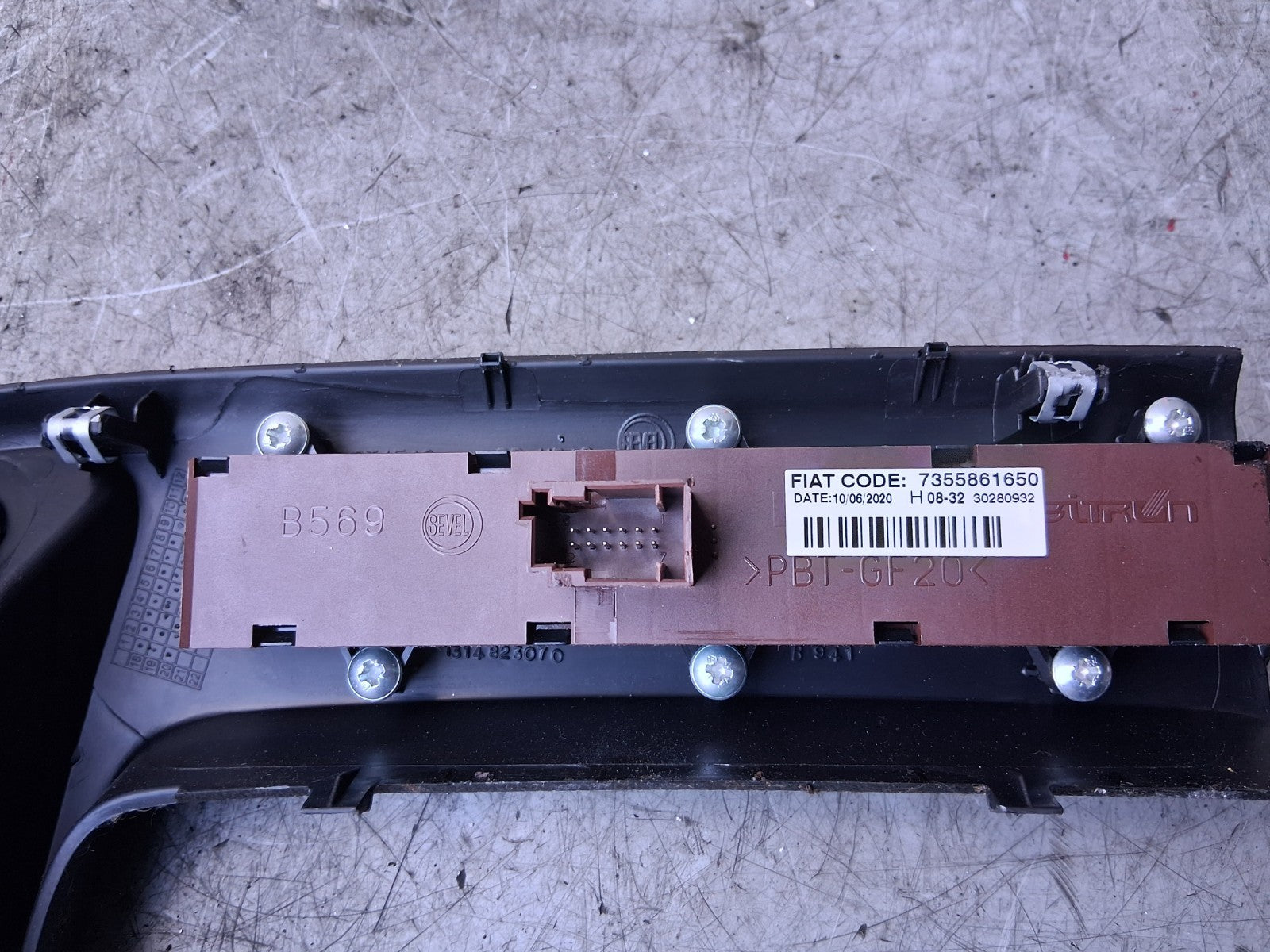 2021 PEUGEOT BOXER MK3 HAZARD SWITCH POWER SOCKET TRIM PANEL 7355861650