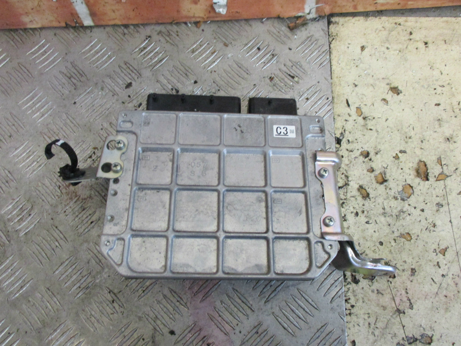 LEXUS CT200h 2014 1.8 ECU ENGINE CONTROL UNIT MODULE 89661-76130 275500-8440