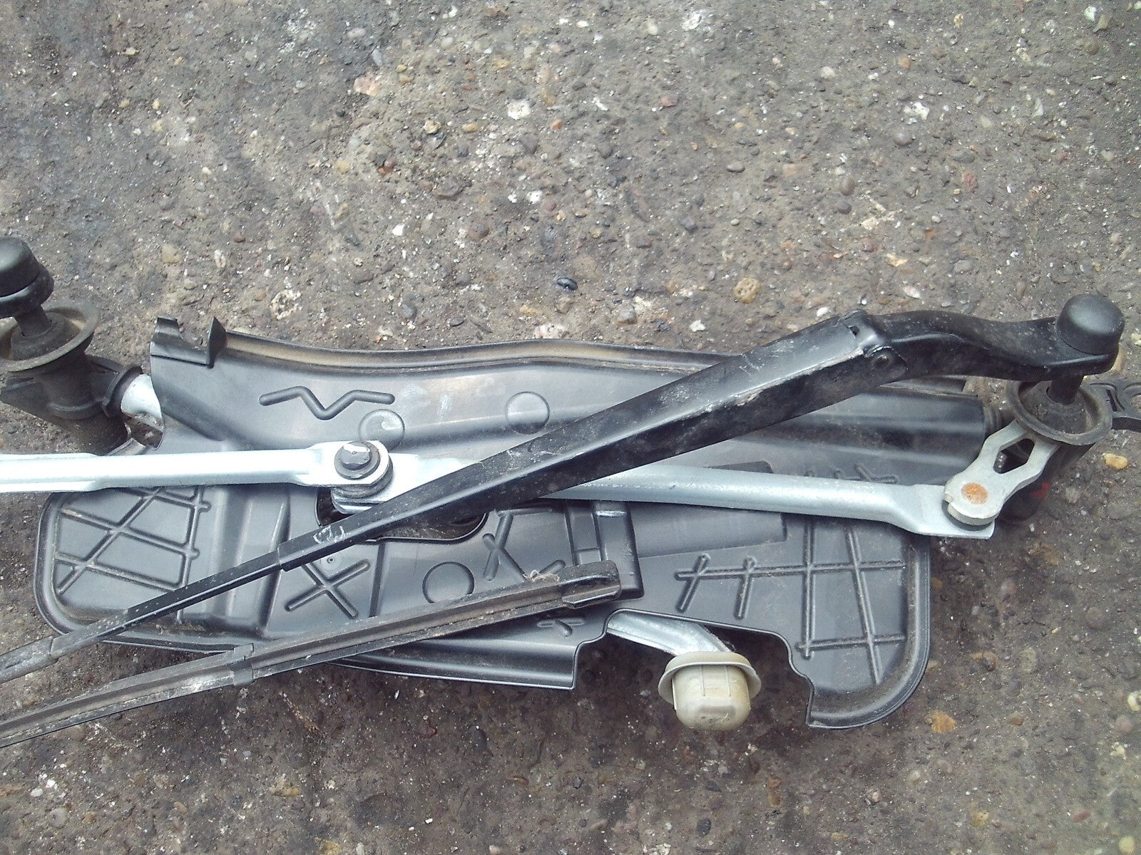 2021 CITROEN C4 MK3 FRONT WINDSCREEN WIPER MOTOR WITH LINKAGE 9824534680