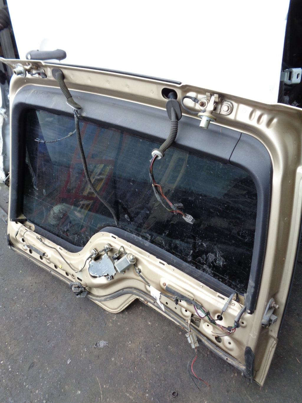 LAND ROVER DISCOVERY 2005 3 UPPER BOOTLID TAILGATE COMPLETE