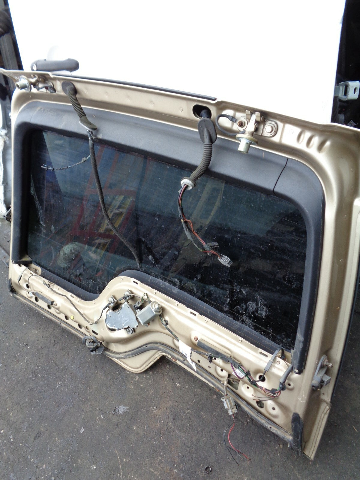 LAND ROVER DISCOVERY 2005 3 UPPER BOOTLID TAILGATE COMPLETE