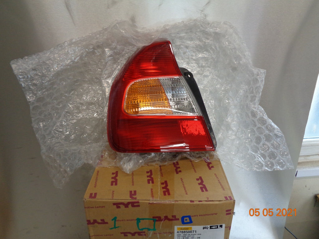 HYUNDAI ACCENT SEDAN 2000 2002 NS PASSENGER REAR LIGHT 478850071 11B150012B