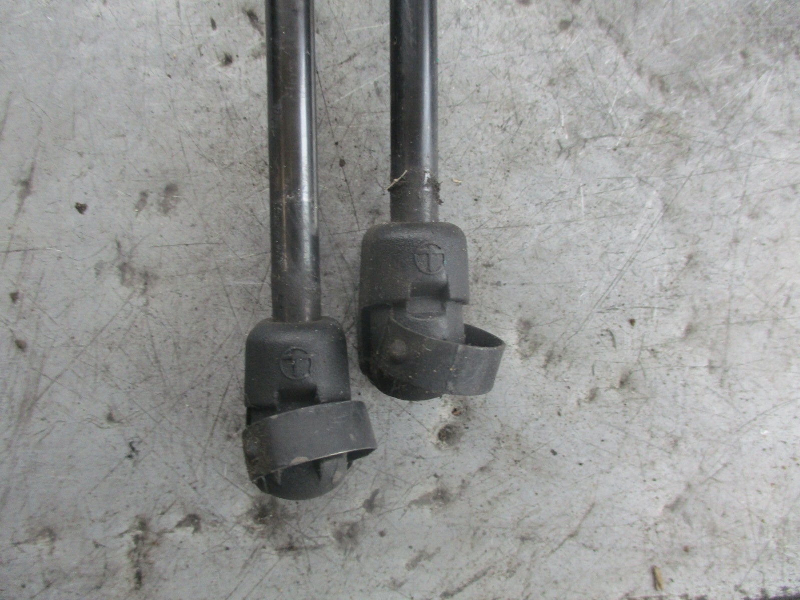 MERCEDES A CLASS W176 BOOTLID TAILGATE STRUTS STAYS A1769800164