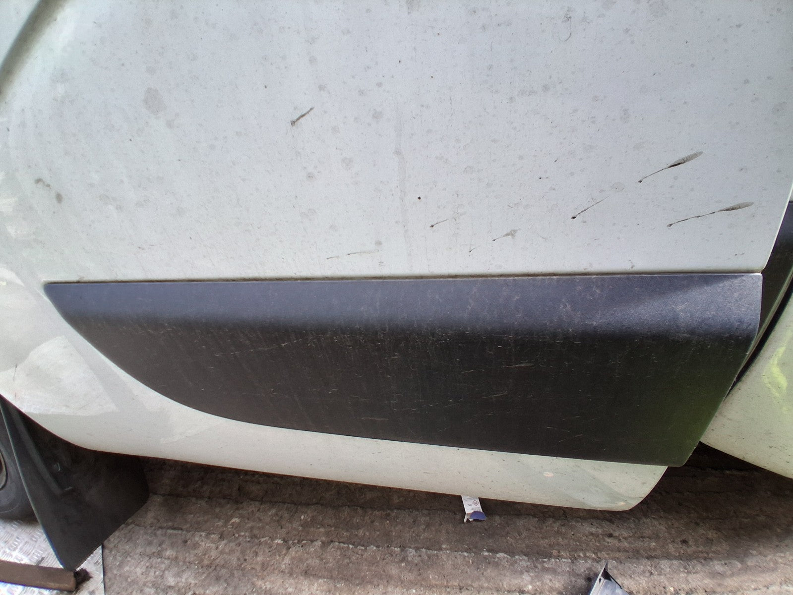 2024 RENAULT MASTER MK3 NSF PASSENGER SIDE FRONT DOOR MOULDING TRIM