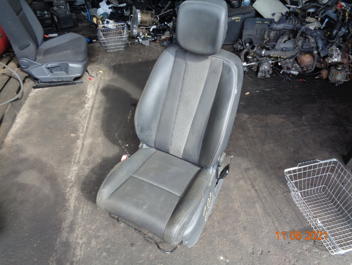 RENAULT MEGANE MK3 2014 NSF PASSENGER SIDE FRONT HALF LEATHER SEAT ASSEMBLY
