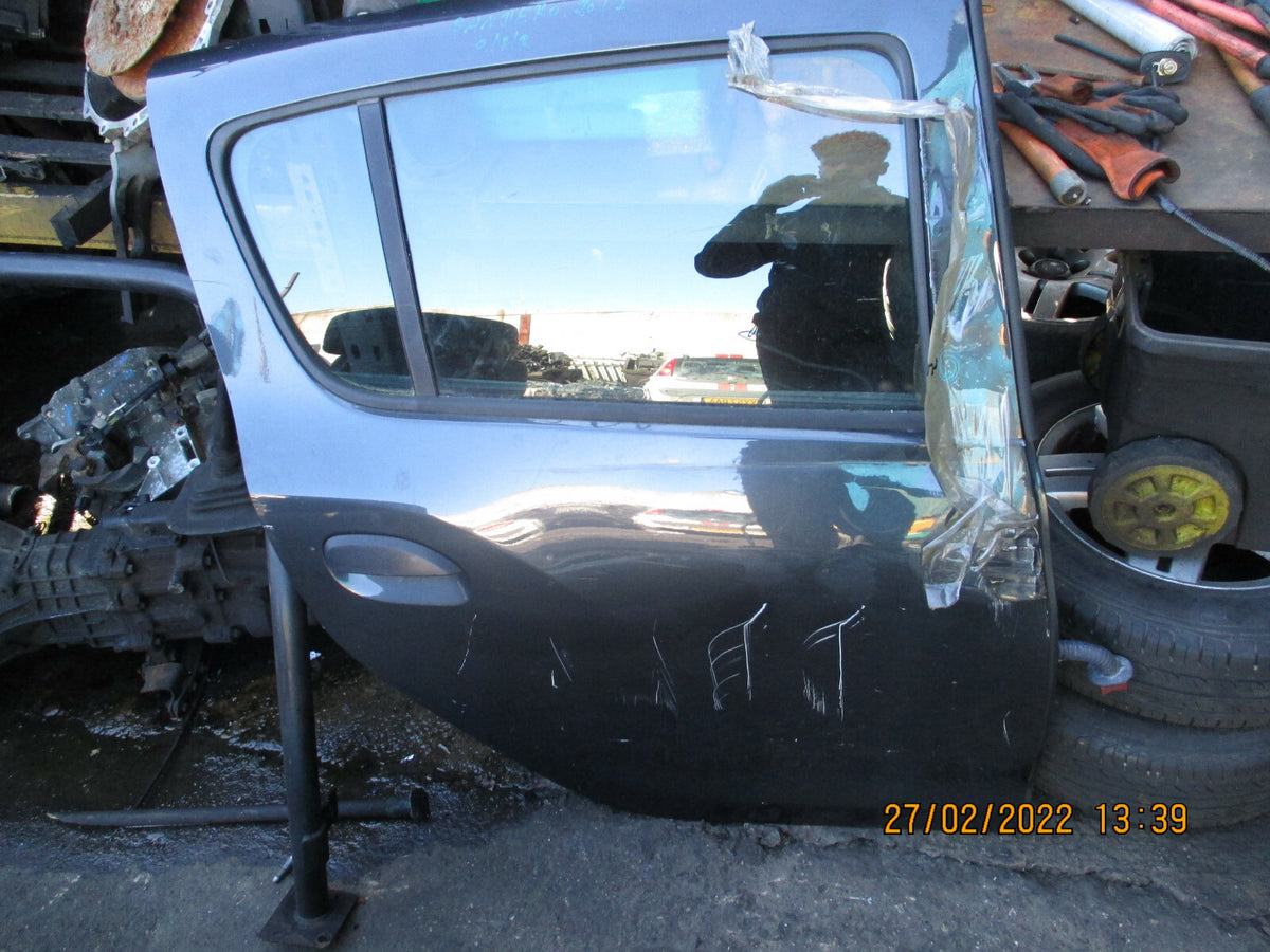 DACIA SANDERO 2017 MK2 OSR REAR DRIVER SIDE COMPLETE DOOR GREY
