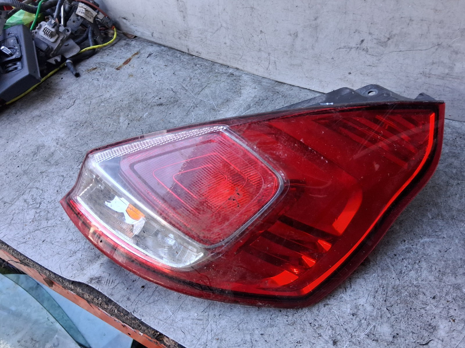 2017 FORD FIESTA MK7 OSR DRIVER SIDE TAIL LIGHT C1BB13404A